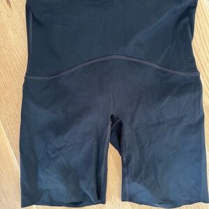 SPANX Booty Boost Black High-Rise Bike Shorts - Large